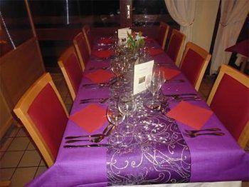 Hostellerie Des Enclos Guimiliau Bagian luar foto