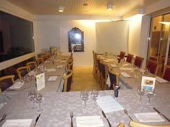 Hostellerie Des Enclos Guimiliau Bagian luar foto
