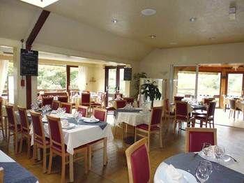 Hostellerie Des Enclos Guimiliau Bagian luar foto
