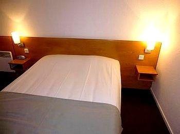 Hostellerie Des Enclos Guimiliau Bagian luar foto