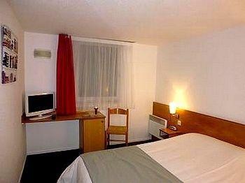 Hostellerie Des Enclos Guimiliau Bagian luar foto