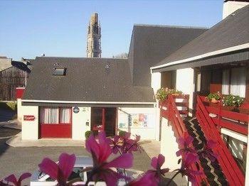 Hostellerie Des Enclos Guimiliau Bagian luar foto