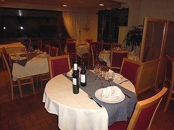 Hostellerie Des Enclos Guimiliau Bagian luar foto
