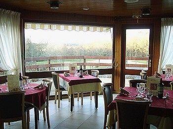 Hostellerie Des Enclos Guimiliau Bagian luar foto
